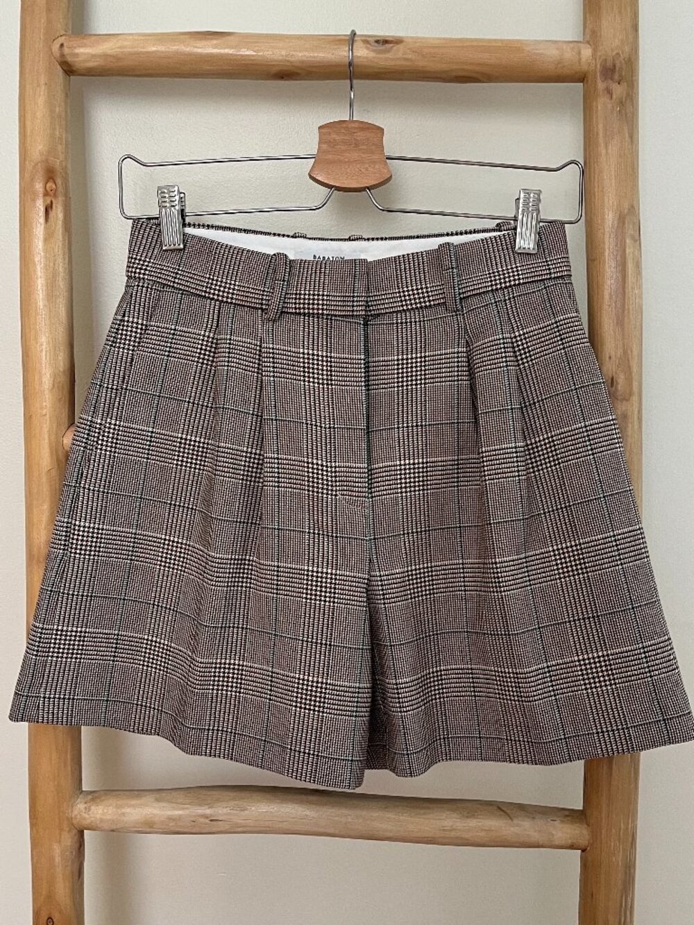 Aritzia | Babaton Women's Shorts | Size: 2